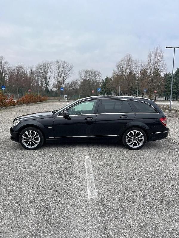 Usata Mercedes C200 136 CV (100 kW) 2010 Nero Station wagon