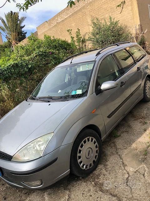 Usata Ford Focus 100 CV (73 kW) 2003 Grigio Station wagon