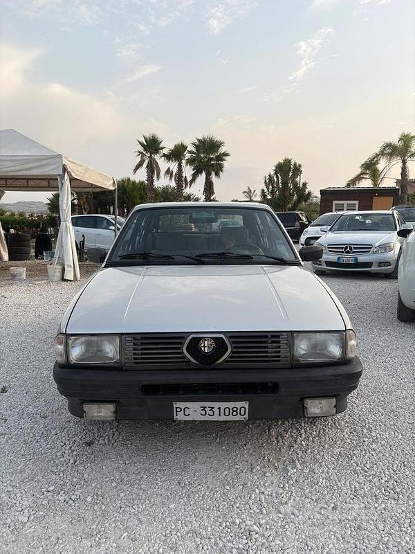 Usata Alfa Romeo 33 95 CV (69 kW) 1986 Grigio Berlina