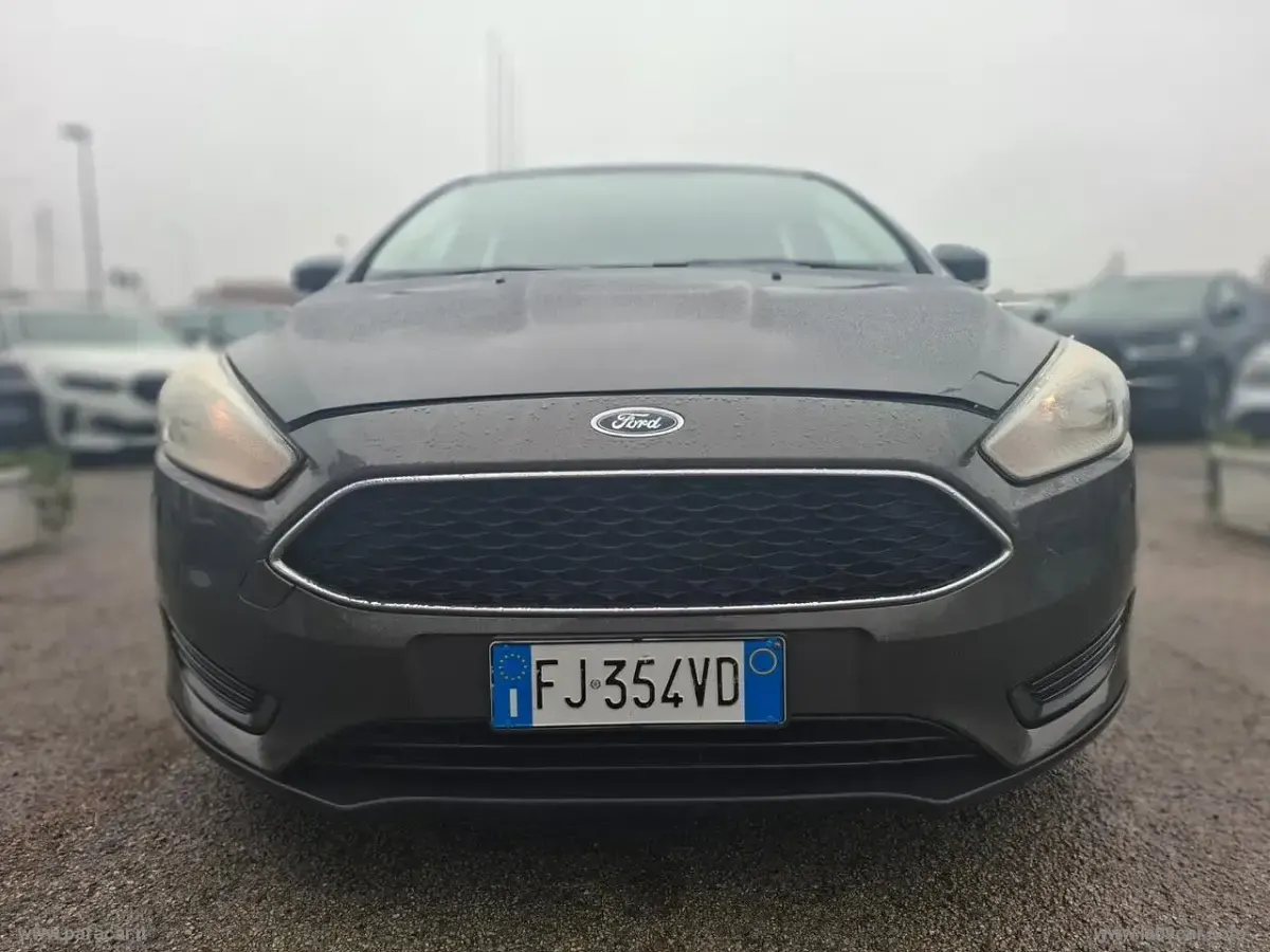 Usata Ford Focus S 95 CV (69 kW) 2017 Gray Station wagon