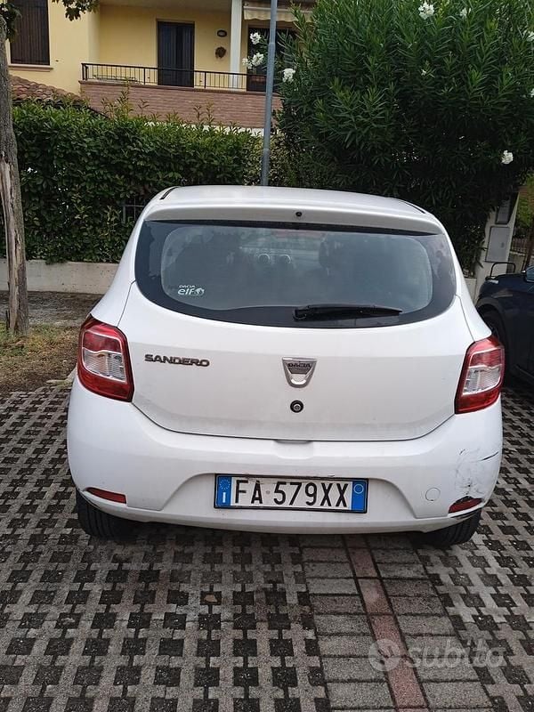 Usata Dacia Sandero 70 CV (51 kW) 2015 Bianco Utilitaria