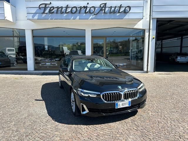 Usata BMW 530 Luxury Line 249 CV (183 kW) 2022 Nero metallizzato Station wagon