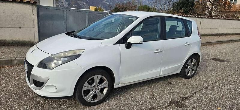 Usata Renault Scénic III Dynamique 110 CV (80 kW) 2010 Bianco Monovolume