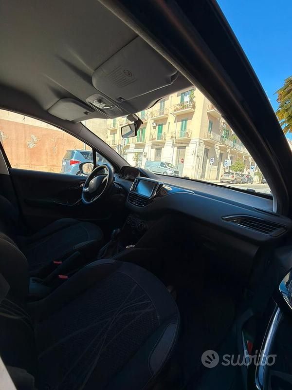 Usata Peugeot 208 68 CV (50 kW) 2013 Blu Utilitaria