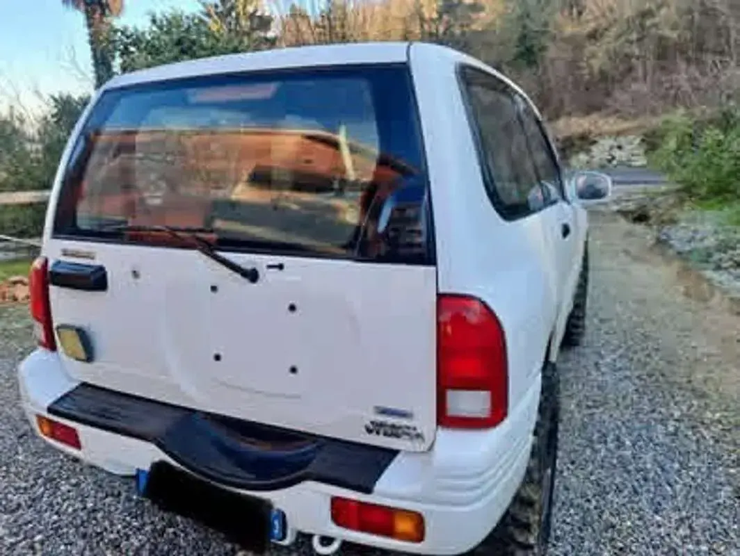 Usata Suzuki Grand Vitara 94 CV (69 kW) 2000 Bianco SUV