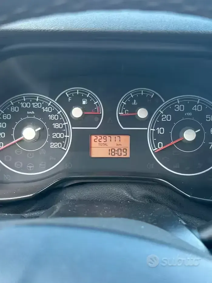 Usata Fiat Punto 75 CV (55 kW) 2008 Grigio Utilitaria