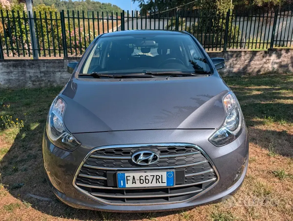 Usata Hyundai ix20 Comfort 90 CV (66 kW) 2015 Grigio Utilitaria