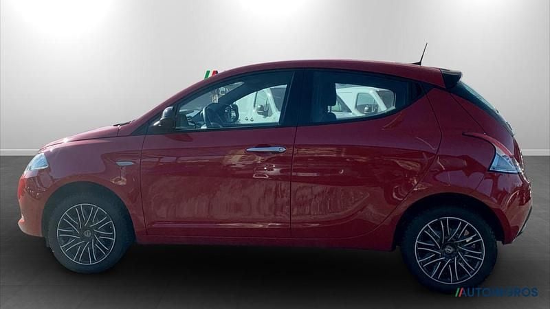 Usata Lancia Ypsilon Gold 69 CV (50 kW) 2023 Rosso Utilitaria