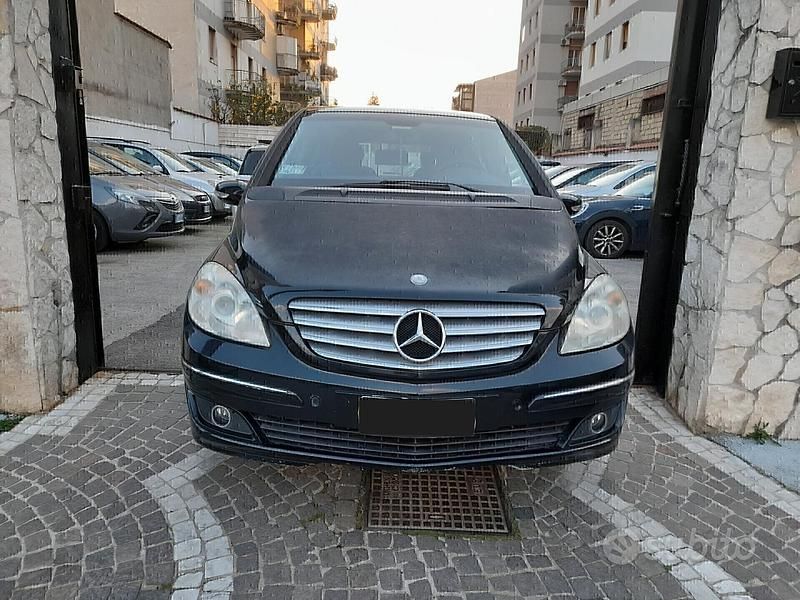 Begagnad Mercedes B200 140 HK (102 kW) 2007 Svart Minibuss