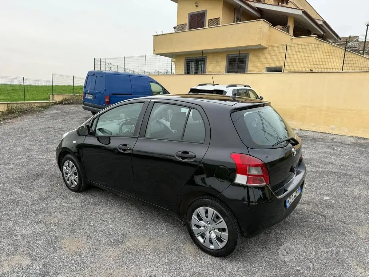 Usata Toyota Yaris 69 CV (50 kW) 2009 Nero Utilitaria