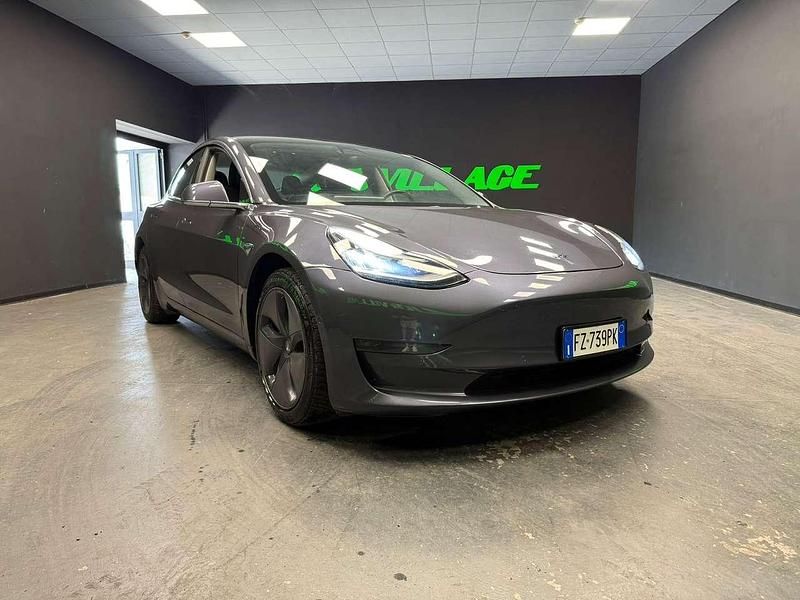 Grigio Usata 2019 Tesla Model 3 Long Range Tre volumi | 23.900 € (Buon prezzo) - Immagine 1/4