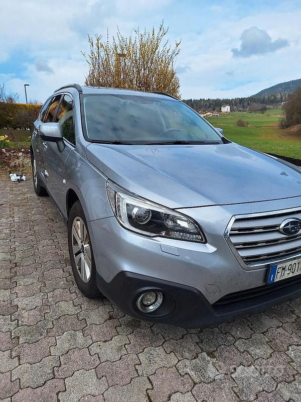 Usata Subaru Outback Style 150 CV (110 kW) 2017 Grigio Station wagon