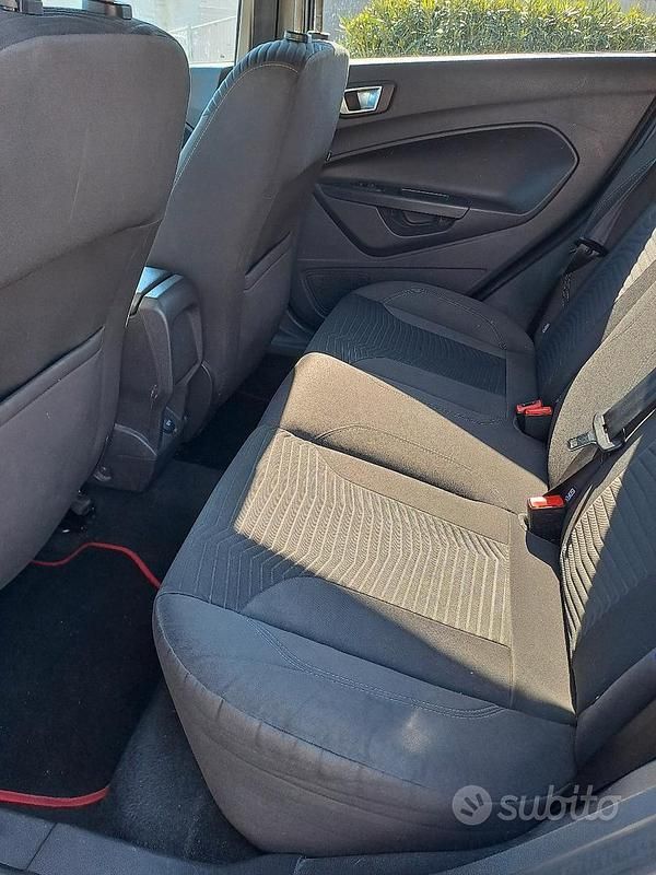 Usata Ford Fiesta Titanium 96 CV (70 kW) 2013 Nero Utilitaria