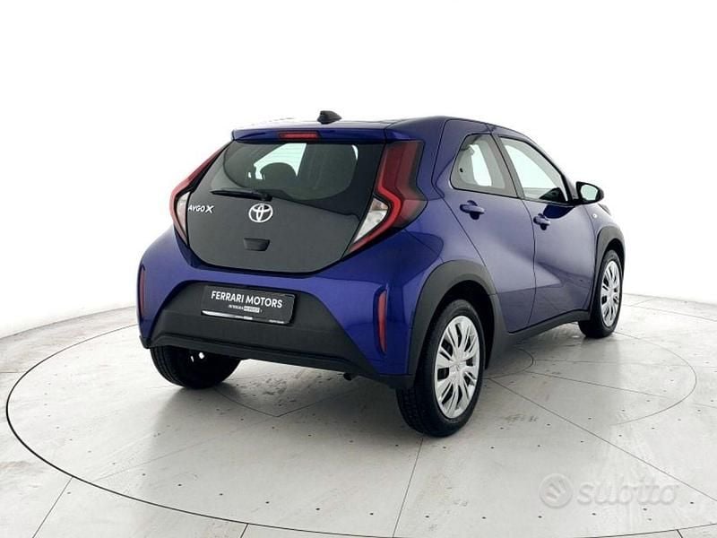 Usado Toyota Aygo X Active 72 CV (52 kW) 2025 Azul SUV