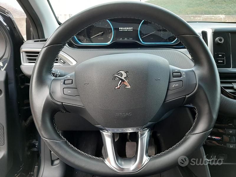 Grigio Usata 2018 Peugeot 2008 SUV | 13.000 € (Ottimo prezzo) - Immagine 1/4