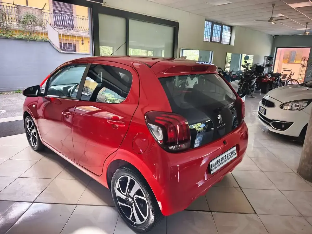 Usata Peugeot 108 Allure 72 CV (52 kW) 2021 Roso doppio strato Utilitaria