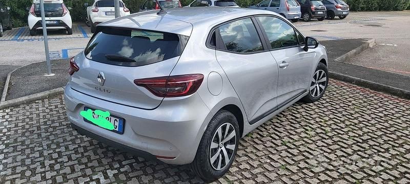 Usata Renault Clio V Equilibre 91 CV (66 kW) 2023 Grigio Utilitaria