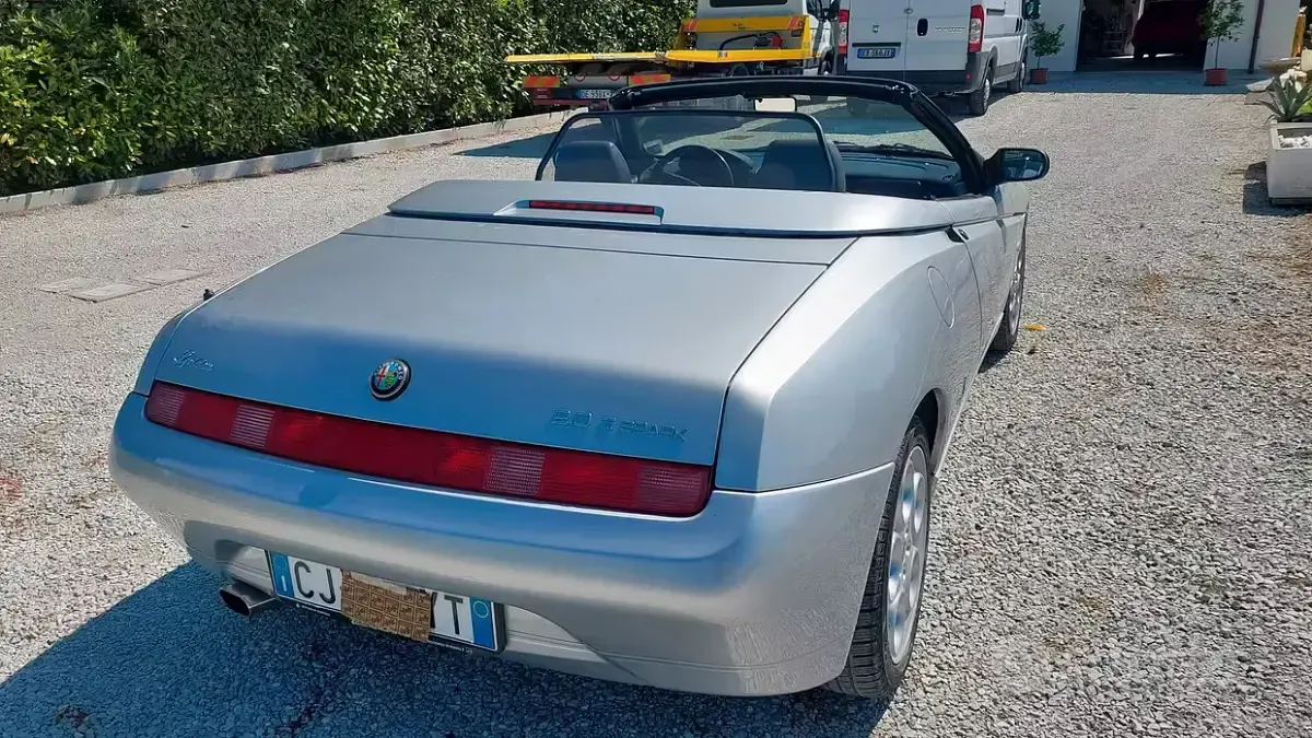 Usata Alfa Romeo Spider 150 CV (110 kW) 2004 Grigio Cabrio