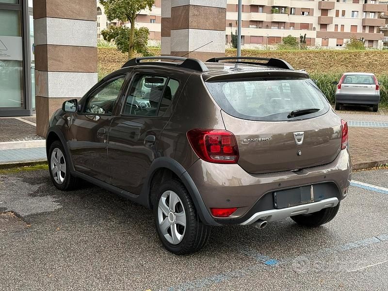 Usata Dacia Sandero Stepway 90 CV (66 kW) 2017 Marrone Utilitaria