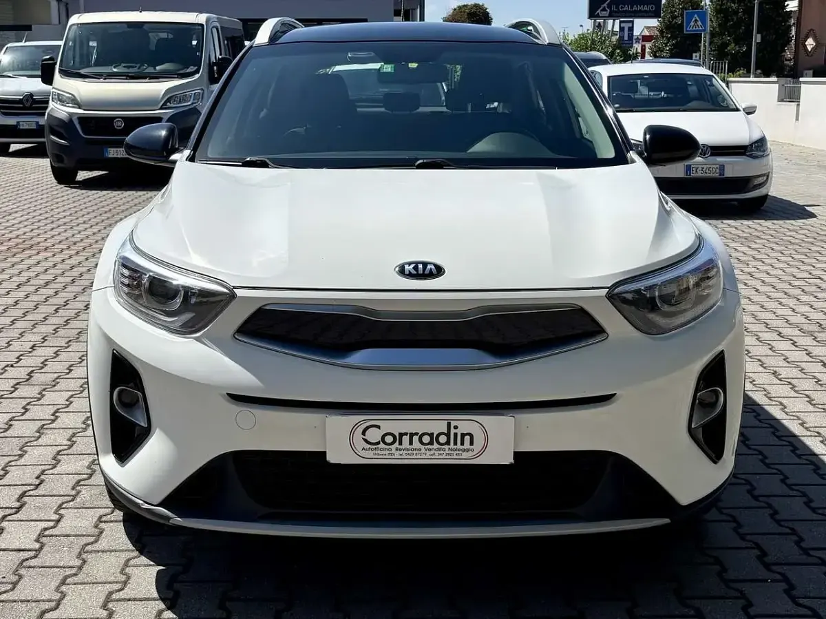 Usata Kia Stonic Style 116 CV (85 kW) 2019 Bianco pastello SUV