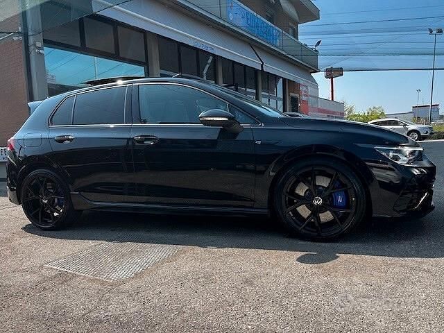 Usata VW Golf VIII R 333 CV (244 kW) 2023 Nero Berlina