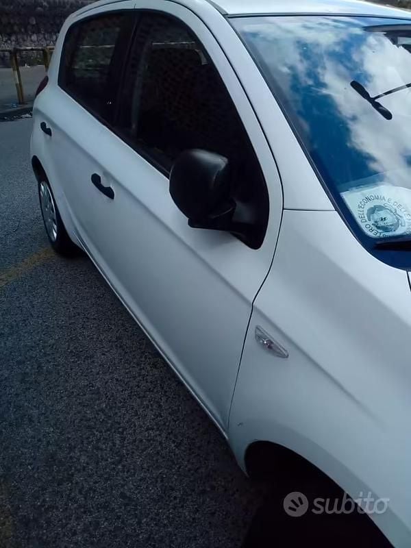 Usata Hyundai i20 78 CV (57 kW) 2011 Bianco Utilitaria