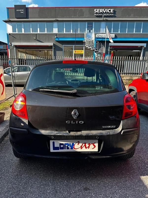 Usata Renault Clio II Dynamique 58 CV (42 kW) 2007 Nero Utilitaria