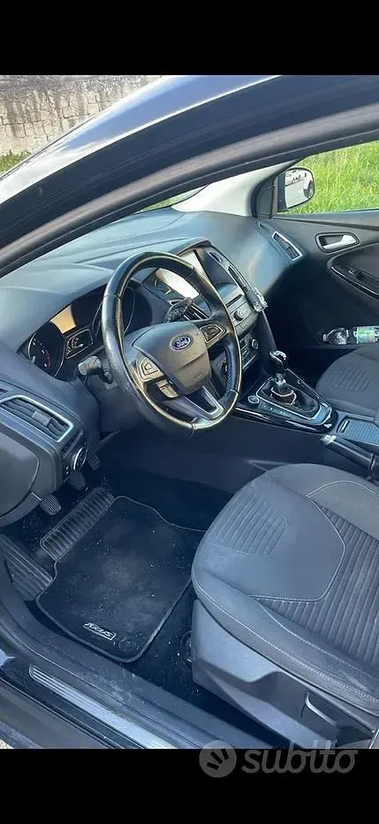 Usata Ford Focus 120 CV (88 kW) 2015 Nero Station wagon