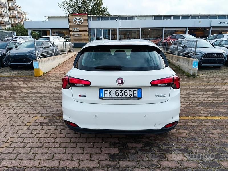 Occasion Fiat Tipo Easy 95 ch (69 kW) 2017 Blanc Berline