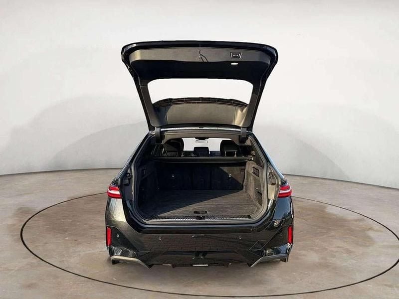 Usata BMW 520 M Sport 197 CV (144 kW) 2025 Nero zaffiro Station wagon