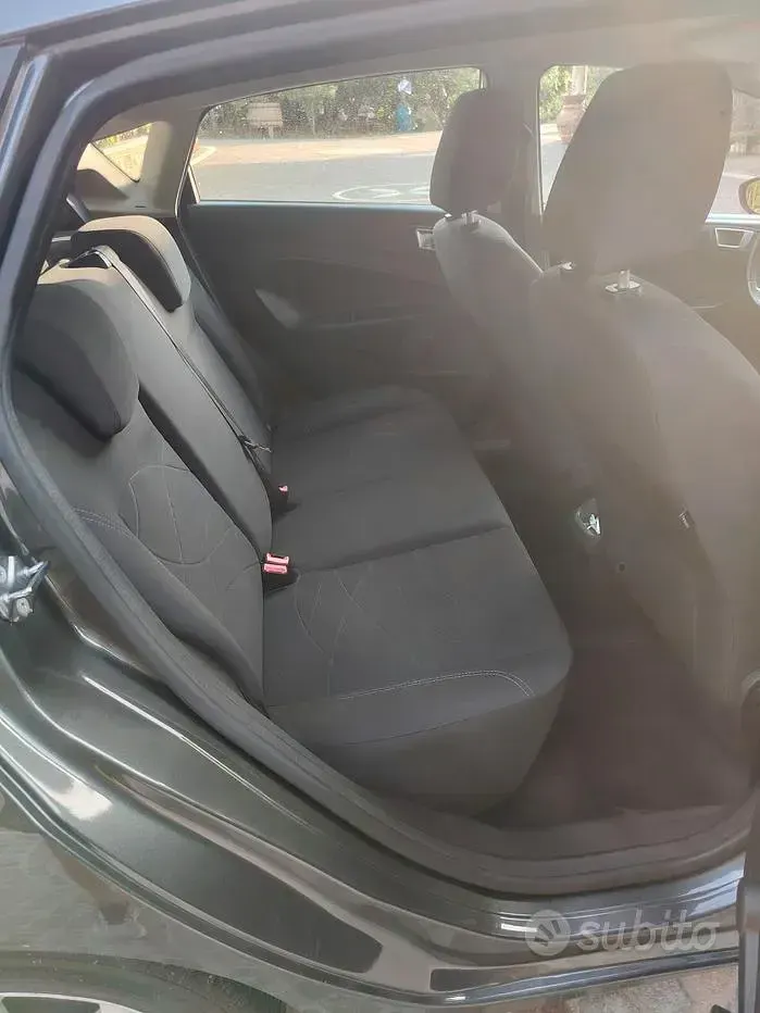 Usata Ford Fiesta 75 CV (55 kW) 2017 Grigio Utilitaria