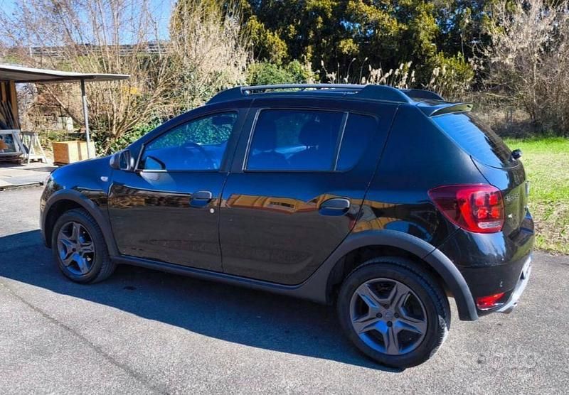 Usata Dacia Sandero Stepway 90 CV (66 kW) 2017 Nero Utilitaria