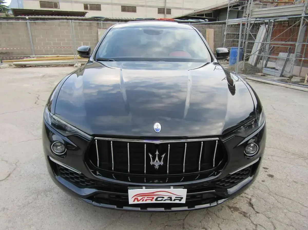 Usata Maserati Levante GranLusso 250 CV (183 kW) 2019 Nero metallizzato SUV