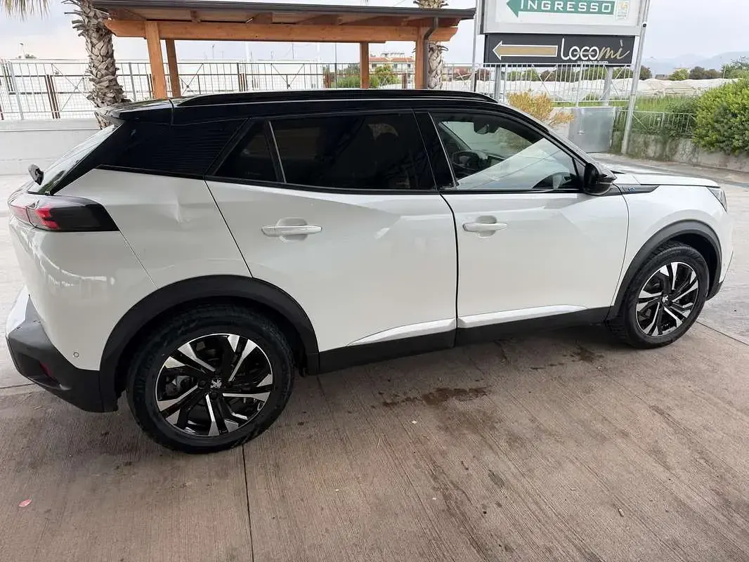 Usata Peugeot e-2008 GTi 50 kW (68 CV) 2022 SUV