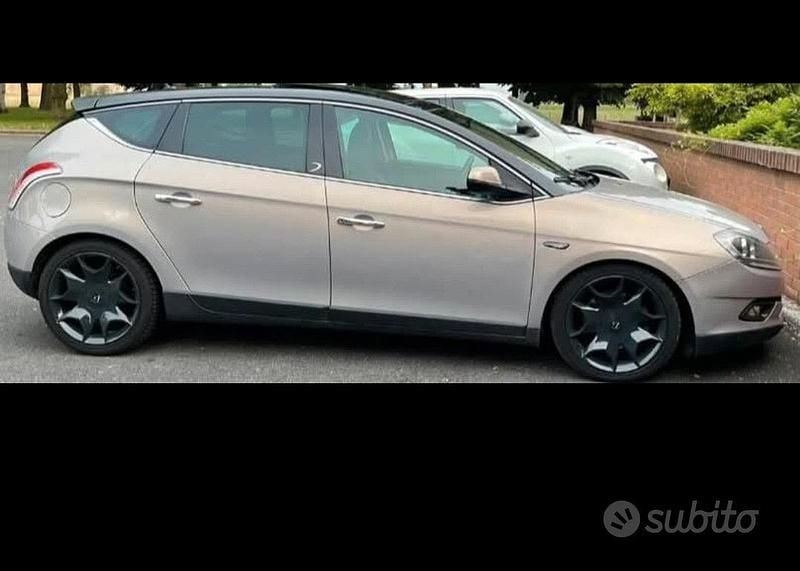 Usata Lancia Delta 190 CV (139 kW) 2012 Utilitaria