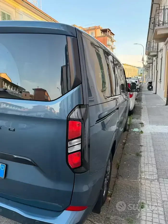 Usata Ford Tourneo Titanium 136 CV (100 kW) 2025 Bluazzurro Monovolume
