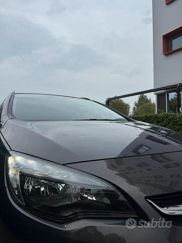 Usata Opel Astra 82 CV (60 kW) 2014 Grigio Berlina