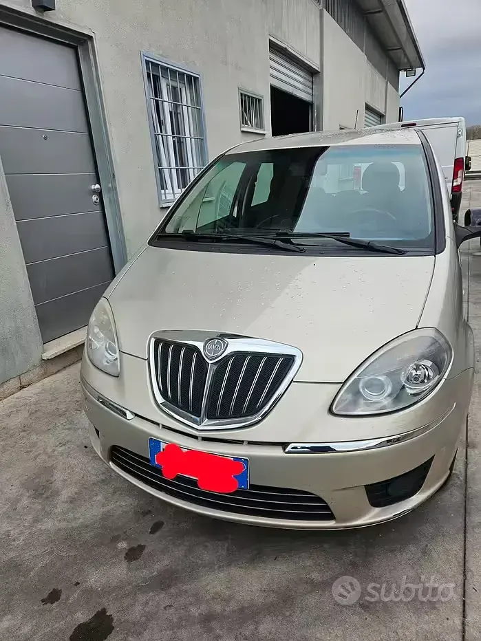 Usata Lancia Musa 95 CV (69 kW) 2012 Grigio Monovolume