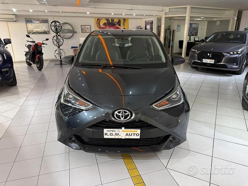 Usata Toyota Aygo X-play 72 CV (52 kW) 2019 Grigio Utilitaria