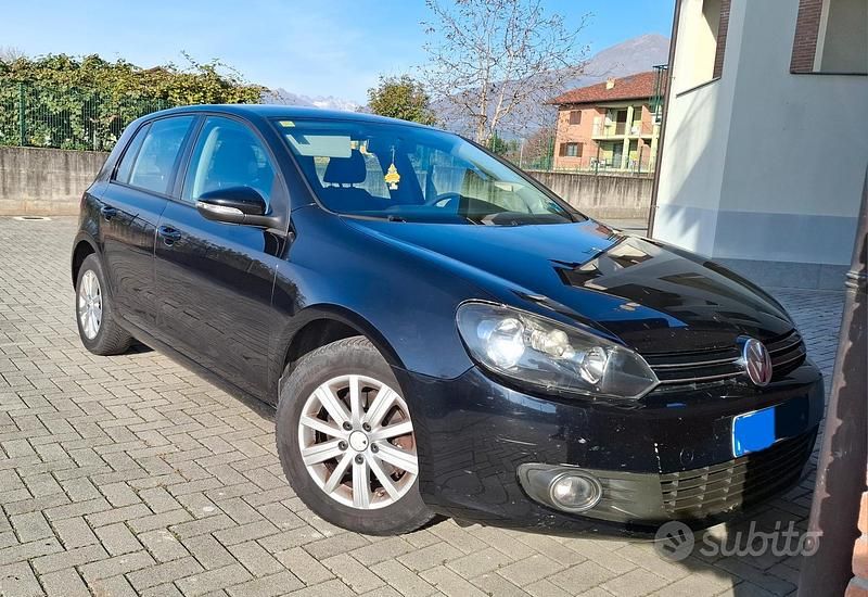 Nero Usata 2011 VW Golf VI Tre volumi | 4300 € (Buon prezzo) - Immagine 1/4