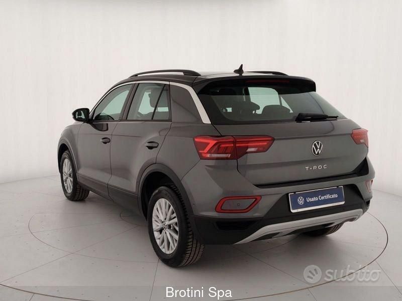 Usata VW T-Roc Life 150 CV (110 kW) 2023 Grigio SUV