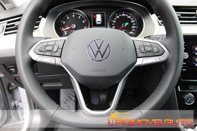 Usata VW Passat Style 150 CV (110 kW) 2023 Grigio Station wagon