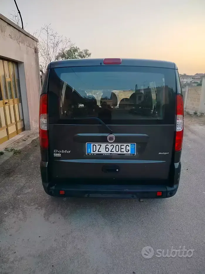 Usata Fiat Doblò 85 CV (62 kW) 2009 Grigio Monovolume