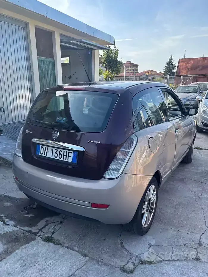 Usata Lancia Ypsilon 90 CV (66 kW) 2008 Marrone Utilitaria