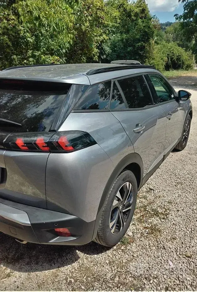 Usata Peugeot 2008 110 CV (80 kW) 2022 Grigio SUV