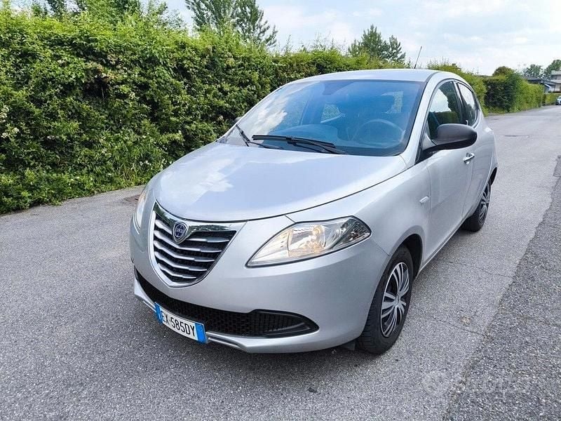 Usata Lancia Ypsilon Platinum 95 CV (69 kW) 2014 Grigio Utilitaria