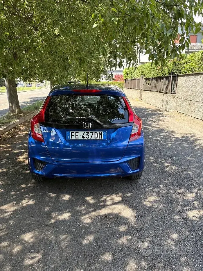 Usata Honda Jazz 102 CV (75 kW) 2016 Bluazzurro Utilitaria