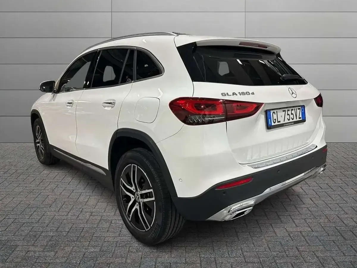 Usata Mercedes GLA180 116 CV (85 kW) 2023 Bianco polare SUV