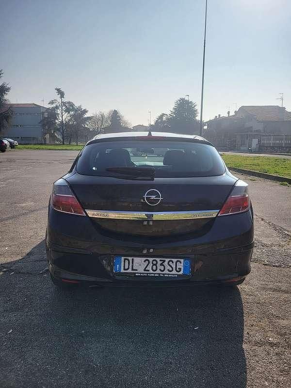 Usata Opel Astra GTC Cosmo 187 CV (137 kW) 2007 Nero Berlina