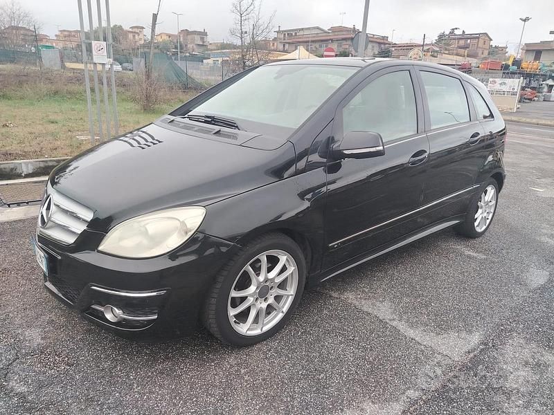 Usata Mercedes B200 140 CV (102 kW) 2008 Nero Monovolume